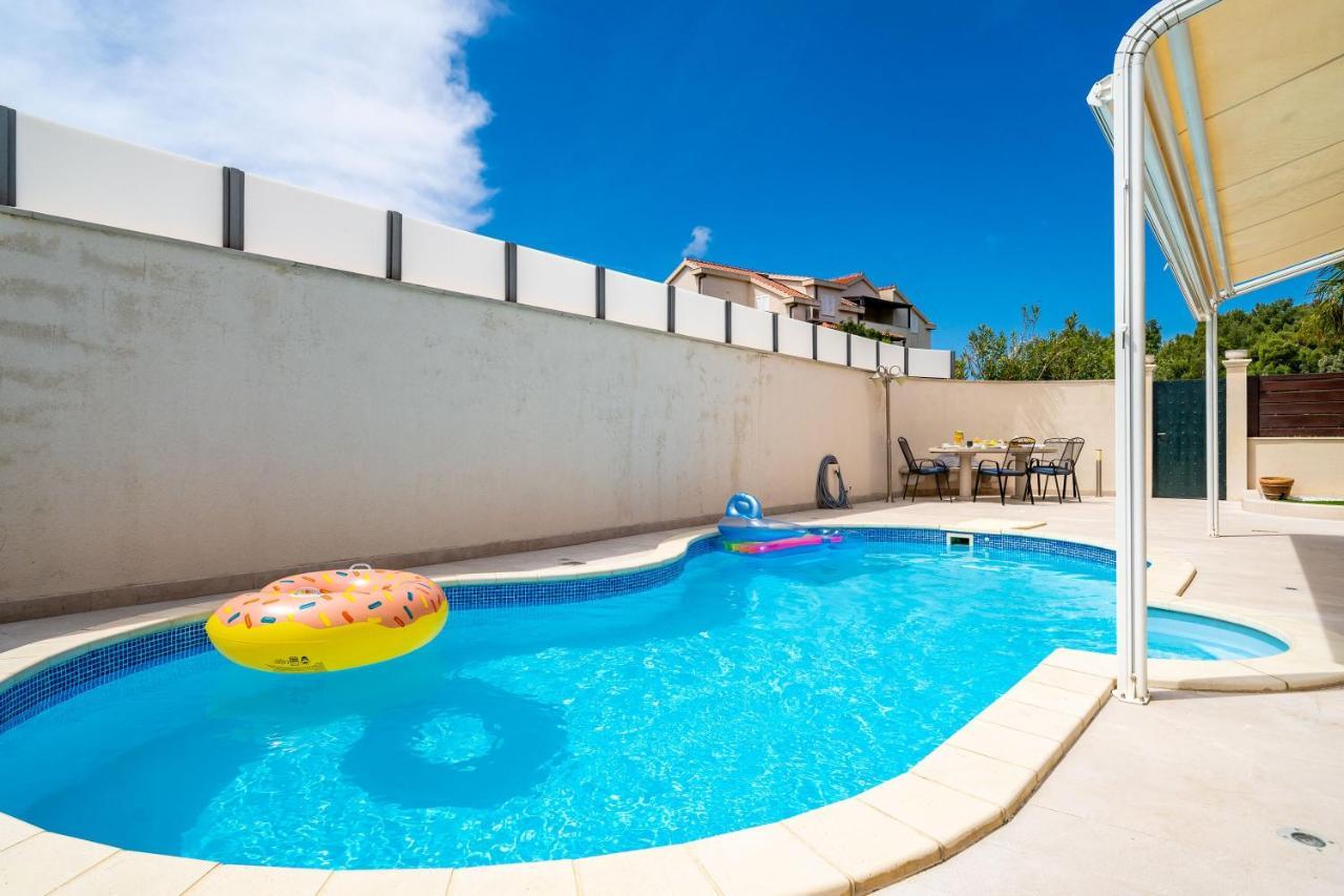 Apartman Lorena With Private Pool