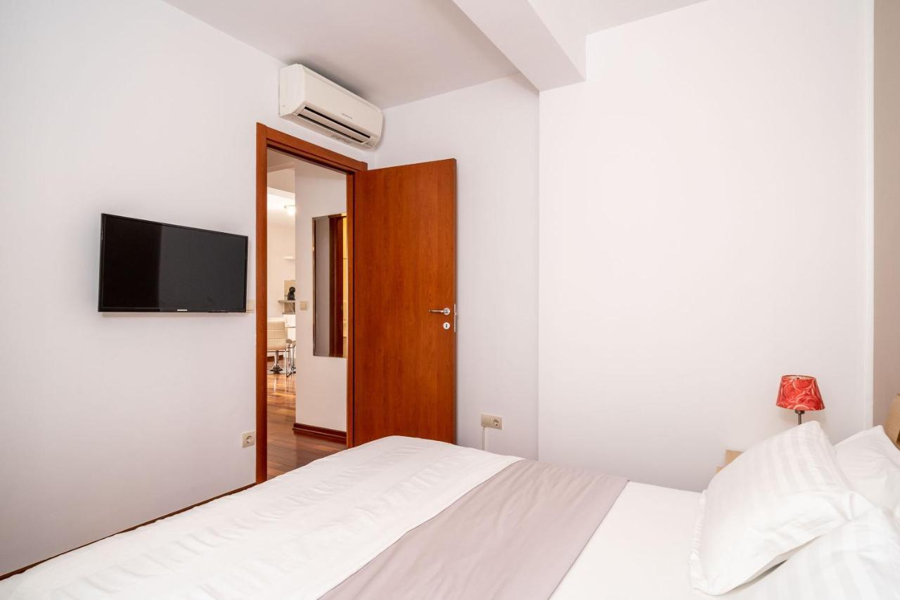 Lorena With Private Pool Apartman *
